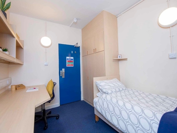 UNIVERSITY OF GLASGOW WOLFSON HALL CAMPUS - GLASGOW